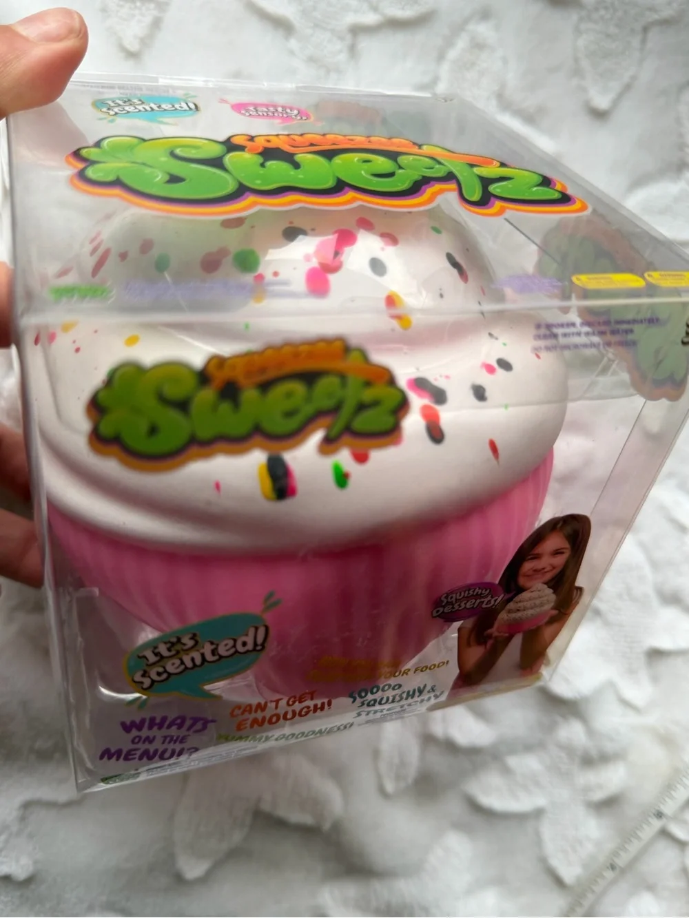 🧁💗 **NIB & SEALED – PINK JUMBO CUPCAKE SQUISHY!** 💗🧁